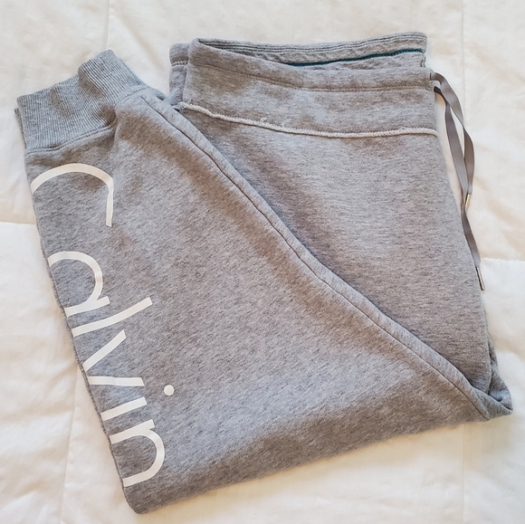Calvin Klein Pants - 🔥2/$30🔥 Light Grey Capri Joggers